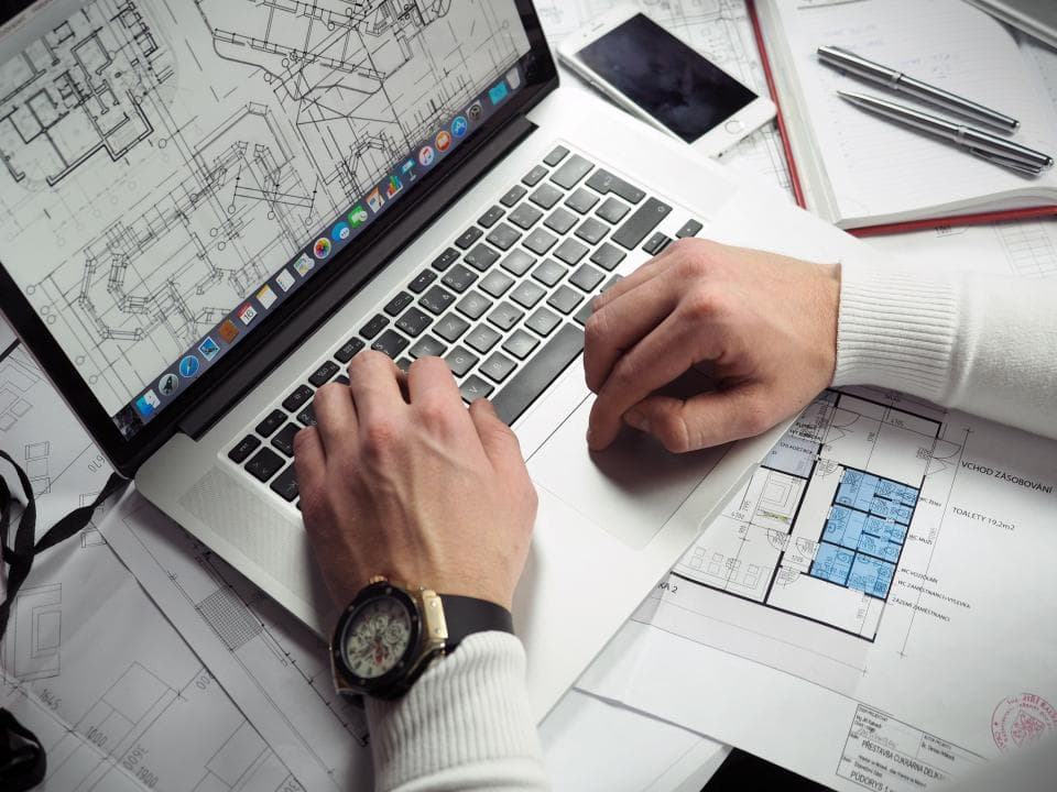 Beeldschermwerk zonder klachten: RSI voorkomen op kantoor en thuis